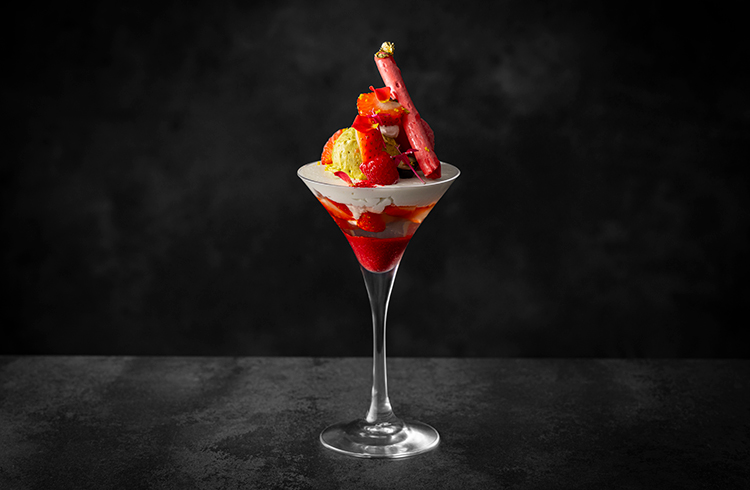 【季節限定】いちごの夜パフェ&カクテルで贅沢なひととき